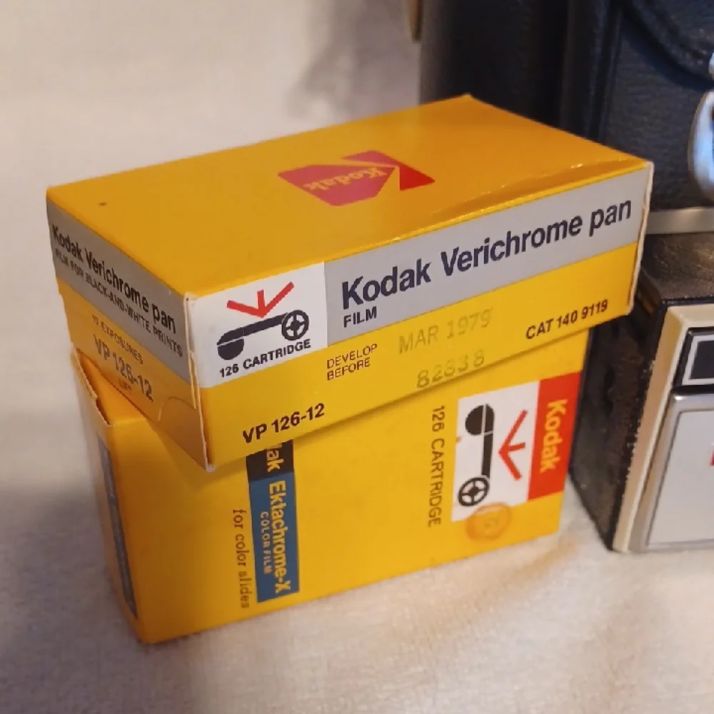 Kodak 104 Camera with Black Case Vintage Flash Cubes And Film